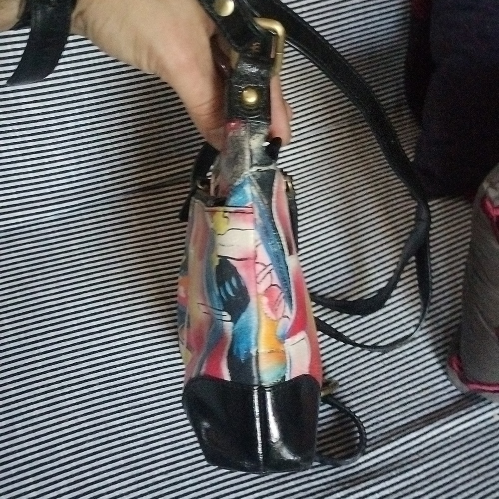 Rare sharif Artistic Expressions is one of a kind hand painted crossbody bag. - Picture 7 of 12